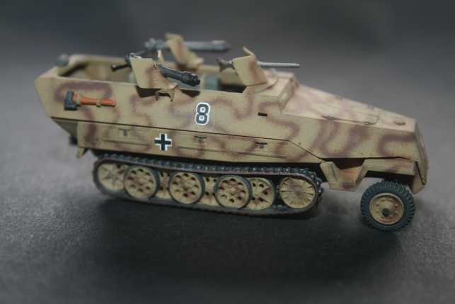 r) Sd.Kfz.251/16 Ausf.D "Flamm"