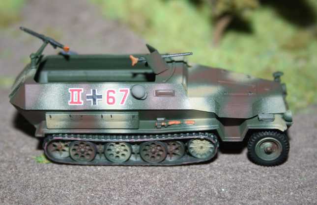 a) Sd.Kfz.251/1 Ausf.C