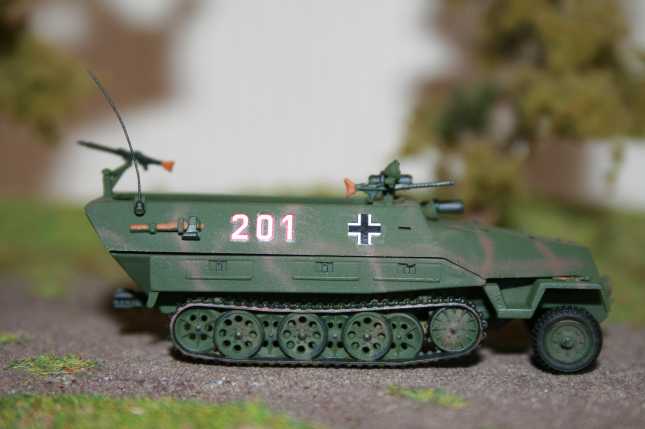 g) Sd.Kfz.251/1 Ausf.D "Falke"